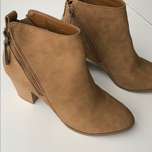 Express Booties in Tan / Camel - Size 6